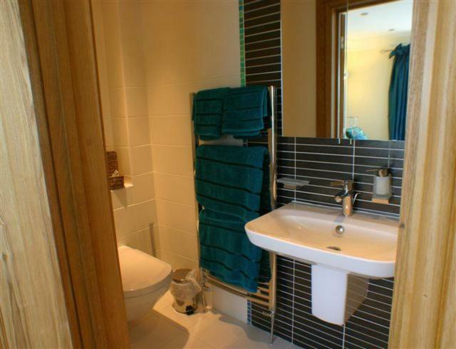 Stoke Gabriel Lodgings Bed & Breakfast ทอตเนส ภายนอก รูปภาพ